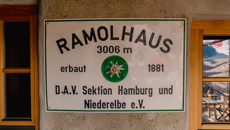 Schild am Ramolhaus