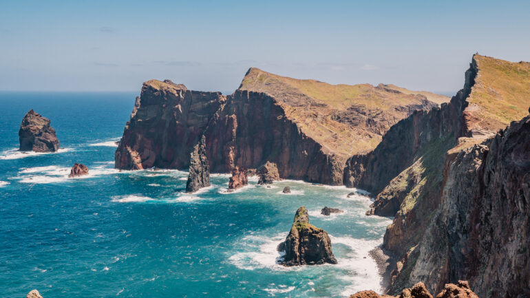 Blick auf die Steilküste am Ostzipfel Madeiras