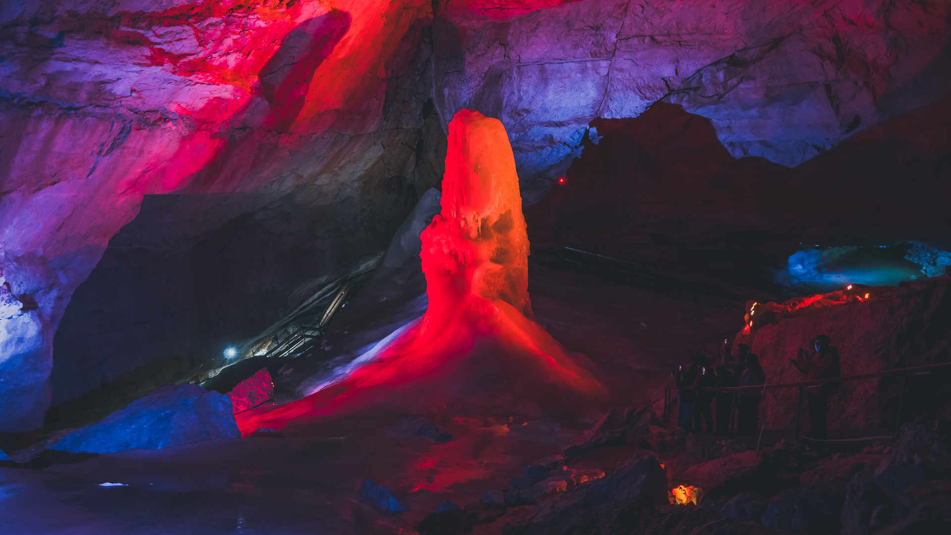 Lightshow in der Rieseneishöhle